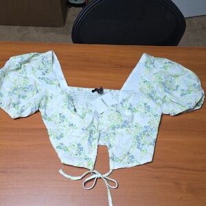 Forever 21 Floral Puff Sleeve Crop Top - White and Green